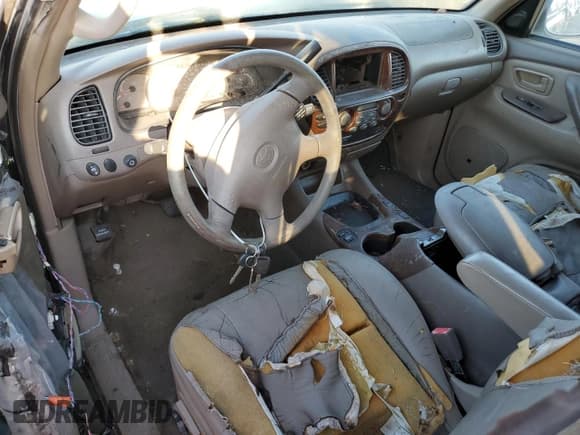 ✅ 2002 Toyota Sequoia Limited • VIN: 5TDZT38AX2S120885 • Lot: 82451515. Wystawiony na Copart z przebiegiem Nie podano. Bezpłatny archiwum sprzedaży aukcyjnych z USA i szczegółowy raport historii pojazdu na DreamBid. Zdjęcie 8.