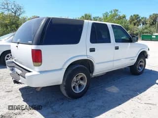 ✅ 2005 Chevrolet Blazer LS • VIN: 1GNCS13XX5K115097 • Lot: 41847144. Wystawiony na IAAI z przebiegiem 156 497 mil. Bezpłatny archiwum sprzedaży aukcyjnych z USA i szczegółowy raport historii pojazdu na DreamBid. Zdjęcie 4.