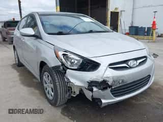 2013 Hyundai Accent GS z VIN KMHCT5AE6DU121217, wystawiony jako IAAI lot #43419962 z przebiegiem 150 354 mil mil oraz . Historia ofert i sprzedaży dostępna na DreamBid. Obrazek 6.