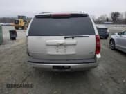 ✅ 2009 Chevrolet Suburban 1LT • VIN: 1GNFK26339R279705 • Lot: 44591325. Wystawiony na Copart z przebiegiem 261 810 mil. Bezpłatny archiwum sprzedaży aukcyjnych z USA i szczegółowy raport historii pojazdu na DreamBid. Zdjęcie 6.