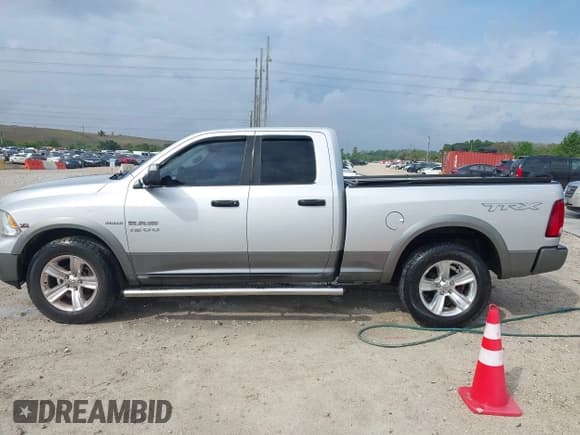 ✅ 2010 Dodge 1500 SLT • VIN: 1D7RB1GT6AS112613 • Lot: 41641379. Wystawiony na IAAI z przebiegiem 339 601 mil. Bezpłatny archiwum sprzedaży aukcyjnych z USA i szczegółowy raport historii pojazdu na DreamBid. Zdjęcie 14.