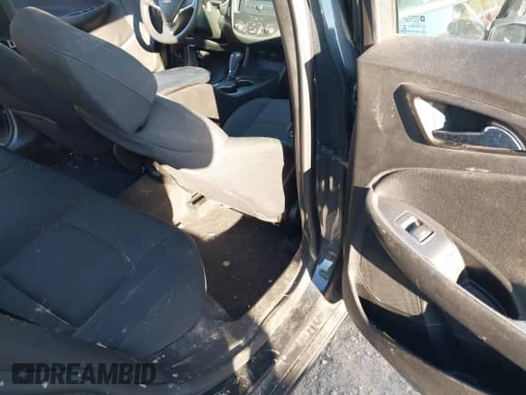 2017 Chevrolet Malibu LS с VIN 1G1ZB5ST3HF195244, выставлен на аукционе IAAI как лот 43400915 с пробегом 98 445 миль миль и . История ставок и продаж доступна на DreamBid. Изображение 8.