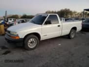 ✅ 2000 Chevrolet S-10 LS • VIN: 1GCCS1446YK180031 • Лот: 84048394. Опубликован ранее на Copart с пробегом 140 932 миль. Бесплатный доступ к архиву аукционных продаж из США и подробный отчёт об истории автомобиля на DreamBid. Изображение 1.
