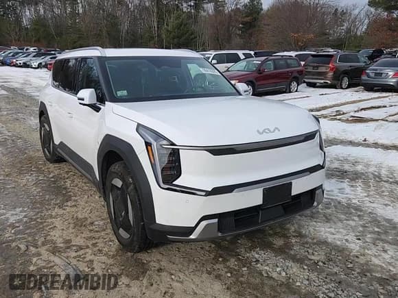 ✅ 2025 Kia EV9 Wind • VIN: 5XYAFFS50SG001323 • Lot: 96416395. Listed on Copart with 7,669 mi. Free auction sales archive from the USA and detailed vehicle history report at DreamBid. Image 14.