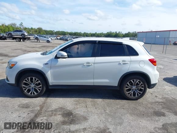 ✅ 2018 Mitsubishi Outlander ES • VIN: JA4AP3AU4JZ006653 • Lot: 43821514. Listed on IAAI with 105,316 mi. Free auction sales archive from the USA and detailed vehicle history report at DreamBid. Image 14.