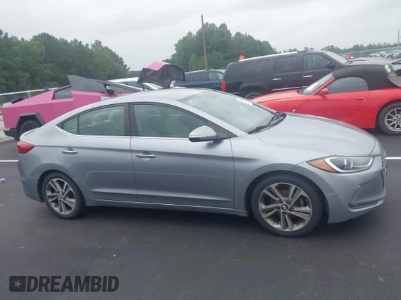 ✅ 2017 Hyundai Elantra SE • VIN: 5NPD84LF5HH020664 • Lot: 42936498. Listed on IAAI with 184,949 mi. Free auction sales archive from the USA and detailed vehicle history report at DreamBid. Image 13.