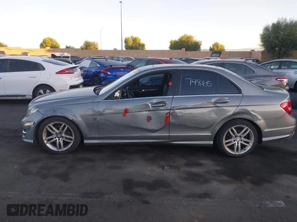 ✅ 2014 Mercedes-Benz C 250 Sport • VIN: WDDGF4HB5ER316335 • Lot: 43574865. Wystawiony na IAAI z przebiegiem 136 170 mil. Bezpłatny archiwum sprzedaży aukcyjnych z USA i szczegółowy raport historii pojazdu na DreamBid. Zdjęcie 6.