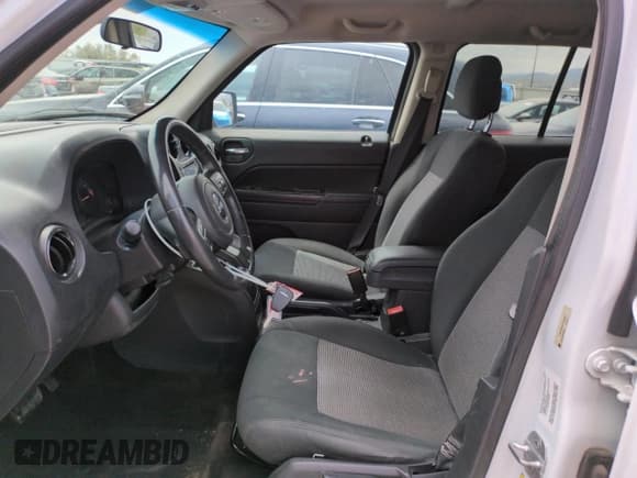 ✅ 2014 Jeep Patriot Latitude • VIN: 1C4NJRFB0ED760056 • Lot: 58931465. Listed on Copart with 192,469 mi. Free auction sales archive from the USA and detailed vehicle history report at DreamBid. Image 7.