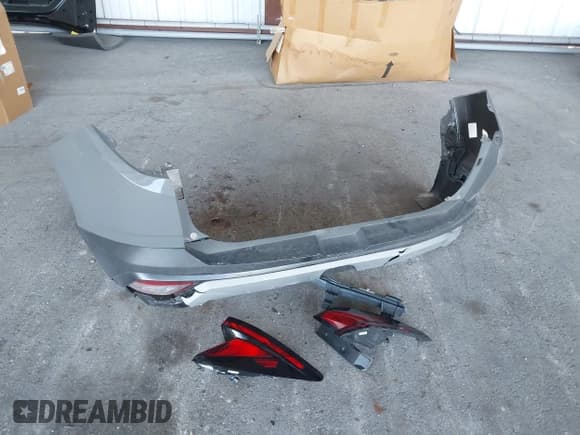 ✅ 2025 Hyundai Tucson SEL • VIN: 5NMJBCDE6SH480165 • Lot: 43613547. Wystawiony na IAAI z przebiegiem 21 681 mil. Bezpłatny archiwum sprzedaży aukcyjnych z USA i szczegółowy raport historii pojazdu na DreamBid. Zdjęcie 12.