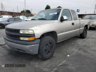 2000 Chevrolet Silverado 1500 LS z VIN 1GCEK19T8YE383865, wystawiony jako Copart lot #67188945 z przebiegiem 214 243 mil mil oraz Nie do naprawy • Non repairable. Historia ofert i sprzedaży dostępna na DreamBid. Obrazek 1.