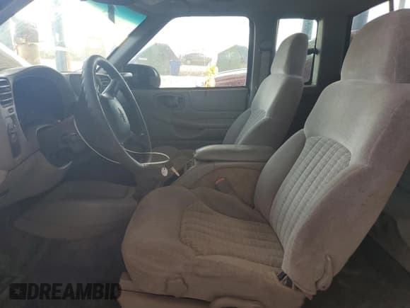 ✅ 2002 Chevrolet S-10 • VIN: 1GCCS19W728238050 • Лот: 59987995. Опубликован ранее на Copart с пробегом 164 658 миль. Бесплатный доступ к архиву аукционных продаж из США и подробный отчёт об истории автомобиля на DreamBid. Изображение 7.