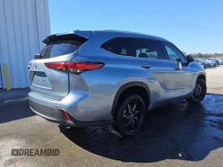 ✅ 2022 Toyota Highlander XLE • VIN: 5TDGZRAH8NS135843 • Lot: 86217325. Listed on Copart with 34,274 mi. Free auction sales archive from the USA and detailed vehicle history report at DreamBid. Image 3.