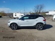 ✅ 2021 Volvo XC40 R-Design • VIN: YV4162UM3M2579729 • Лот: 43701828. Опубликован ранее на IAAI с пробегом 27 556 миль. Бесплатный доступ к архиву аукционных продаж из США и подробный отчёт об истории автомобиля на DreamBid. Изображение 15.
