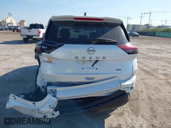 ✅ 2025 Nissan Rogue S • VIN: 5N1BT3AB0SC766339 • Лот: 43142299. Опубликован ранее на IAAI с пробегом 1 645 миль. Бесплатный доступ к архиву аукционных продаж из США и подробный отчёт об истории автомобиля на DreamBid. Изображение 16.