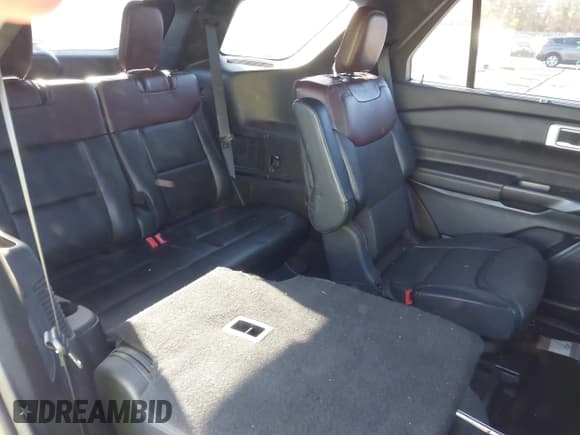 ✅ 2020 Ford Explorer Platinum • VIN: 1FM5K8HC9LGA36290 • Lot: 43450211. Wystawiony na IAAI z przebiegiem 60 761 mil. Bezpłatny archiwum sprzedaży aukcyjnych z USA i szczegółowy raport historii pojazdu na DreamBid. Zdjęcie 8.