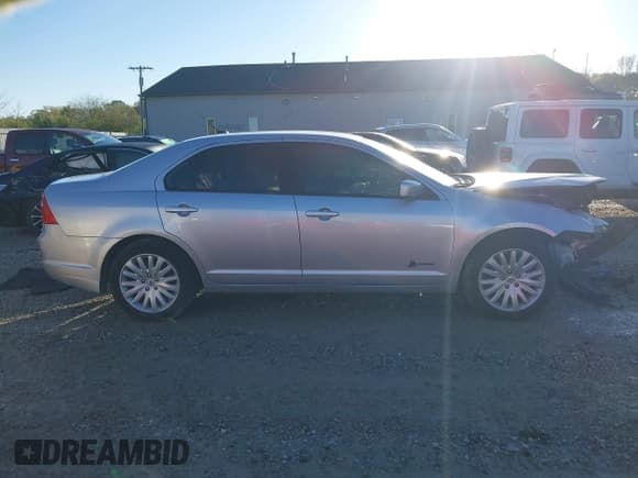 ✅ 2011 Ford Fusion Hybrid • VIN: 3FADP0L37BR335624 • Lot: 43479762. Listed on IAAI with 102,058 mi. Free auction sales archive from the USA and detailed vehicle history report at DreamBid. Image 13.