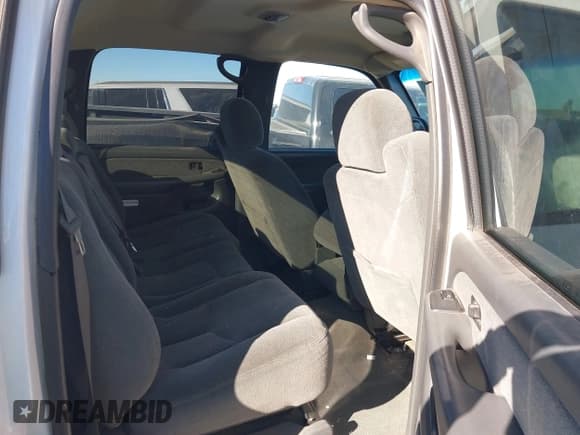 ✅ 2003 Chevrolet Silverado 2500HD LS • VIN: 1GCHK23U13F169243 • Lot: 43764426. Wystawiony na IAAI z przebiegiem 207 587 mil. Bezpłatny archiwum sprzedaży aukcyjnych z USA i szczegółowy raport historii pojazdu na DreamBid. Zdjęcie 8.