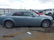 ✅ 2006 Chrysler 300 C • VIN: 2C3LA63HX6H291775 • Лот: 43275912. Опубликован ранее на IAAI с пробегом 216 654 миль. Бесплатный доступ к архиву аукционных продаж из США и подробный отчёт об истории автомобиля на DreamBid. Изображение 13.
