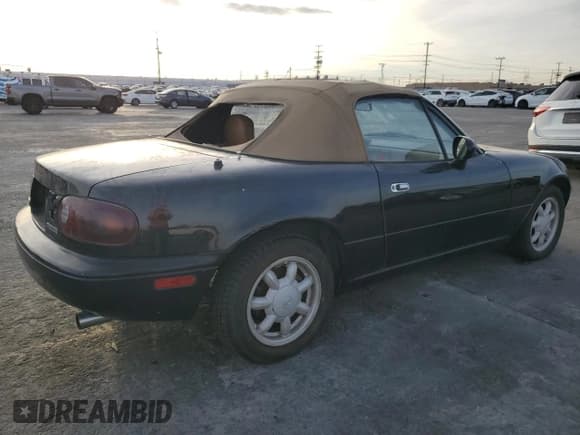 ✅ 1993 Mazda MX-5 Miata • VIN: JM1NA3510P1401087 • Lot: 77661184. Wystawiony na Copart z przebiegiem 67 945 mil. Bezpłatny archiwum sprzedaży aukcyjnych z USA i szczegółowy raport historii pojazdu na DreamBid. Zdjęcie 3.