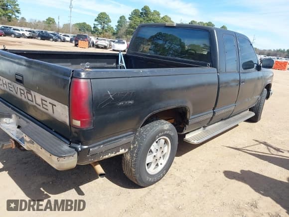 ✅ 1992 Chevrolet Silverado 1500 • VIN: 2GCEK19K1N1105863 • Лот: 41673864. Опубликован ранее на IAAI с пробегом 512 987 миль. Бесплатный доступ к архиву аукционных продаж из США и подробный отчёт об истории автомобиля на DreamBid. Изображение 4.