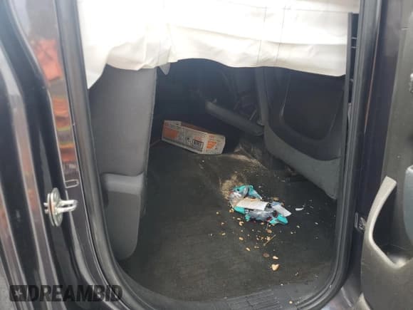 ✅ 2015 Chevrolet Silverado 2500HD LT • VIN: 1GC2KVEGXFZ500368 • Lot: 63537205. Wystawiony na Copart z przebiegiem 215 282 mil. Bezpłatny archiwum sprzedaży aukcyjnych z USA i szczegółowy raport historii pojazdu na DreamBid. Zdjęcie 10.