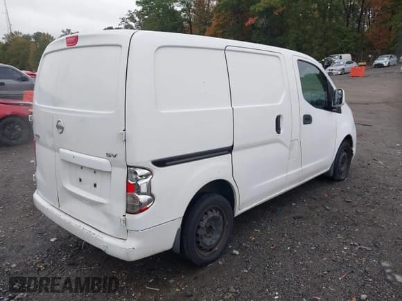✅ 2017 Nissan NV200 S • VIN: 3N6CM0KN1HK722315 • Lot: 43551613. Wystawiony na IAAI z przebiegiem 383 848 mil. Bezpłatny archiwum sprzedaży aukcyjnych z USA i szczegółowy raport historii pojazdu na DreamBid. Zdjęcie 4.