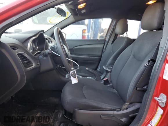 ✅ 2013 Dodge Avenger SE • VIN: 1C3CDZAB5DN653717 • Lot: 84086634. Wystawiony na Copart z przebiegiem 162 865 mil. Bezpłatny archiwum sprzedaży aukcyjnych z USA i szczegółowy raport historii pojazdu na DreamBid. Zdjęcie 7.