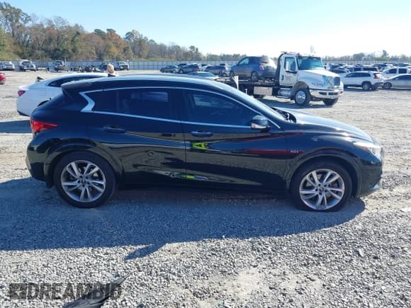 ✅ 2017 Infiniti QX30 • VIN: SJKCH5CP5HA025197 • Lot: 41016612. Wystawiony na IAAI z przebiegiem 96 174 mil. Bezpłatny archiwum sprzedaży aukcyjnych z USA i szczegółowy raport historii pojazdu na DreamBid. Zdjęcie 13.