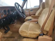✅ 1990 GMC Suburban • VIN: 1GKGR26K8LF528125 • Lot: 84931724. Wystawiony na Copart z przebiegiem Nie podano. Bezpłatny archiwum sprzedaży aukcyjnych z USA i szczegółowy raport historii pojazdu na DreamBid. Zdjęcie 7.