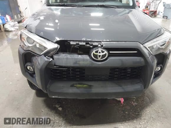 ✅ 2024 Toyota 4Runner SR5 • VIN: JTEMU5JR4R6272704 • Lot: 43821909. Wystawiony na IAAI z przebiegiem 26 827 mil. Bezpłatny archiwum sprzedaży aukcyjnych z USA i szczegółowy raport historii pojazdu na DreamBid. Zdjęcie 13.