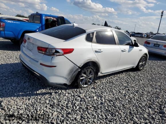 ✅ 2019 Kia Optima LX • VIN: 5XXGT4L33KG283952 • Lot: 91777835. Listed on Copart with 88,396 mi. Free auction sales archive from the USA and detailed vehicle history report at DreamBid. Image 3.