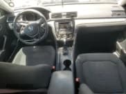 ✅ 2018 Volkswagen Passat S • VIN: 1VWAA7A38JC000585 • Lot: 61221485. Wystawiony na Copart z przebiegiem 86 765 mil. Bezpłatny archiwum sprzedaży aukcyjnych z USA i szczegółowy raport historii pojazdu na DreamBid. Zdjęcie 8.