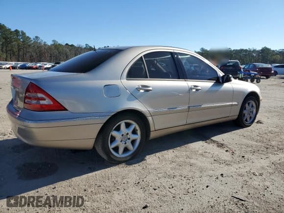 ✅ 2001 Mercedes-Benz C 230/260/280/320 • VIN: WDBRF61J71F119046 • Лот: 82596074. Опубликован ранее на Copart с пробегом 176 632 миль. Бесплатный доступ к архиву аукционных продаж из США и подробный отчёт об истории автомобиля на DreamBid. Изображение 3.