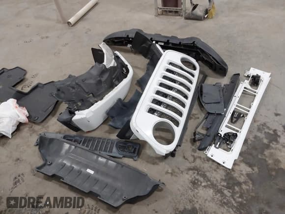 ✅ 2020 Jeep Gladiator Overland • VIN: 1C6HJTFG8LL103148 • Lot: 42869132. Wystawiony na IAAI z przebiegiem 29 758 mil. Bezpłatny archiwum sprzedaży aukcyjnych z USA i szczegółowy raport historii pojazdu na DreamBid. Zdjęcie 12.