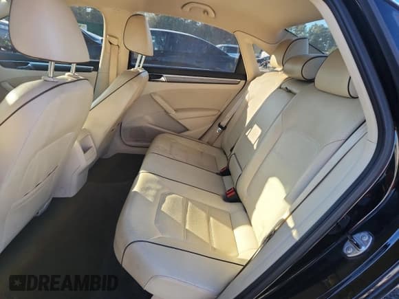 ✅ 2016 Volkswagen Passat S • VIN: 1VWAS7A3XGC064312 • Lot: 90366735. Wystawiony na Copart z przebiegiem 127 822 mil. Bezpłatny archiwum sprzedaży aukcyjnych z USA i szczegółowy raport historii pojazdu na DreamBid. Zdjęcie 10.