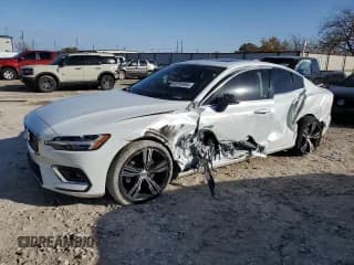 ✅ 2022 Volvo S60 Inscription • VIN: 7JRL12FL4NG165301 • Лот: 83950364. Опубликован ранее на Copart с пробегом 30 037 миль. Бесплатный доступ к архиву аукционных продаж из США и подробный отчёт об истории автомобиля на DreamBid. Изображение 1.