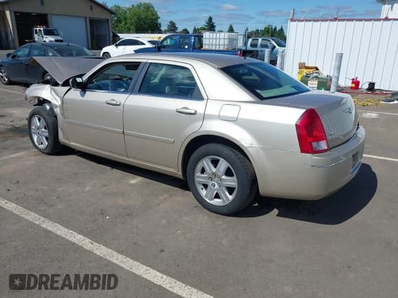 ✅ 2006 Chrysler 300 Touring • VIN: 2C3KK53G66H500813 • Лот: 42641944. Опубликован ранее на IAAI с пробегом Не указан. Бесплатный доступ к архиву аукционных продаж из США и подробный отчёт об истории автомобиля на DreamBid. Изображение 3.