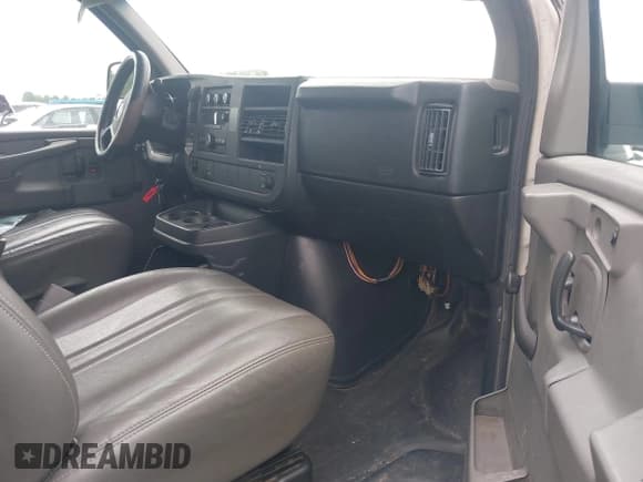 ✅ 2008 Chevrolet City Express Cargo • VIN: 1GCGG29K381193101 • Lot: 43026293. Listed on IAAI with 311,445 mi. Free auction sales archive from the USA and detailed vehicle history report at DreamBid. Image 5.