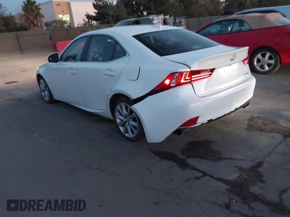 ✅ 2015 Lexus IS 250 • VIN: JTHBF1D24F5060480 • Lot: 43809840. Wystawiony na IAAI z przebiegiem 85 795 mil. Bezpłatny archiwum sprzedaży aukcyjnych z USA i szczegółowy raport historii pojazdu na DreamBid. Zdjęcie 3.