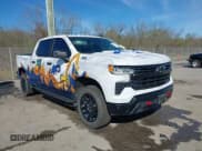 ✅ 2023 Chevrolet Silverado 1500 LT Trail Boss • VIN: 3GCUDFED3PG197885 • Lot: 41733427. Wystawiony na IAAI z przebiegiem 64 911 mil. Bezpłatny archiwum sprzedaży aukcyjnych z USA i szczegółowy raport historii pojazdu na DreamBid. Zdjęcie 1.