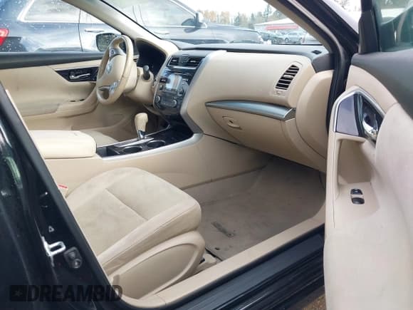 ✅ 2014 Nissan Altima S • VIN: 1N4AL3AP0EN246524 • Lot: 43621720. Wystawiony na IAAI z przebiegiem 168 294 mil. Bezpłatny archiwum sprzedaży aukcyjnych z USA i szczegółowy raport historii pojazdu na DreamBid. Zdjęcie 5.