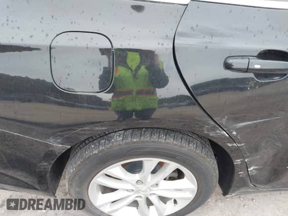 2018 Chevrolet Malibu LT с VIN 1G1ZD5ST7JF188099, выставлен на аукционе IAAI как лот 43335471 с пробегом 7 705 миль миль и . История ставок и продаж доступна на DreamBid. Изображение 17.