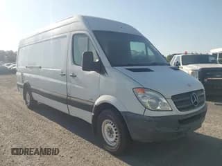 ✅ 2012 Mercedes-Benz Sprinter Cargo • VIN: WD3PE8CB1C5691990 • Lot: 42652456. Wystawiony na IAAI z przebiegiem 448 845 mil. Bezpłatny archiwum sprzedaży aukcyjnych z USA i szczegółowy raport historii pojazdu na DreamBid. Zdjęcie 1.