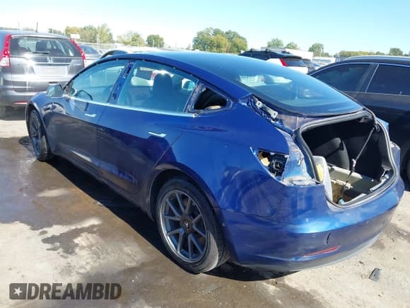 ✅ 2019 Tesla Model 3 Mid Range • VIN: 5YJ3E1EA9KF411696 • Lot: 43458080. Wystawiony na IAAI z przebiegiem 151 105 mil. Bezpłatny archiwum sprzedaży aukcyjnych z USA i szczegółowy raport historii pojazdu na DreamBid. Zdjęcie 3.