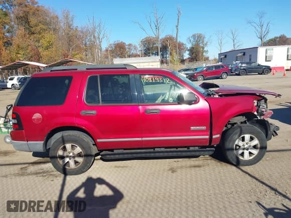 ✅ 2006 Ford Explorer XLS • VIN: 1FMEU72E56UA25727 • Lot: 40819312. Wystawiony na IAAI z przebiegiem 199 740 mil. Bezpłatny archiwum sprzedaży aukcyjnych z USA i szczegółowy raport historii pojazdu na DreamBid. Zdjęcie 14.