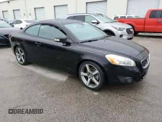 ✅ 2011 Volvo C70 • VIN: YV1672MC4BJ109588 • Lot: 74627364. Wystawiony na Copart z przebiegiem Nie podano. Bezpłatny archiwum sprzedaży aukcyjnych z USA i szczegółowy raport historii pojazdu na DreamBid. Zdjęcie 4.