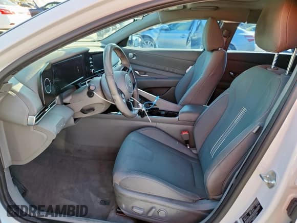 ✅ 2022 Hyundai Elantra SEL • VIN: 5NPLN4AG8NH075850 • Lot: 84373155. Listed on Copart with 31,165 mi. Free auction sales archive from the USA and detailed vehicle history report at DreamBid. Image 7.