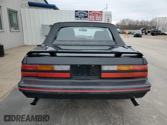 ✅ 1983 Ford Mustang GT • VIN: 1FABP27F0DF213498 • Lot: 81106344. Wystawiony na Copart z przebiegiem 13 008 mil. Bezpłatny archiwum sprzedaży aukcyjnych z USA i szczegółowy raport historii pojazdu na DreamBid. Zdjęcie 6.