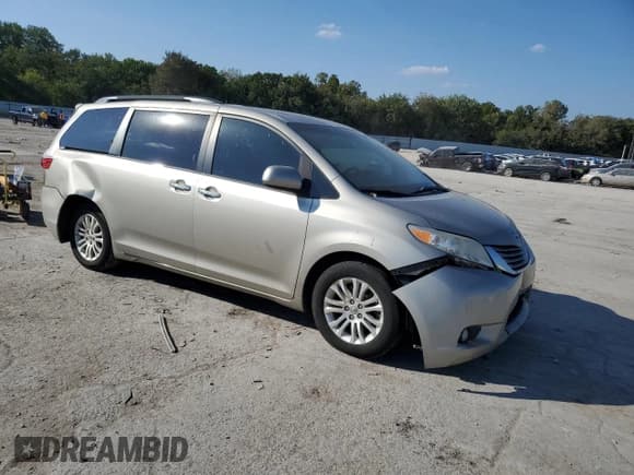 ✅ 2017 Toyota Sienna XLE • VIN: 5TDYZ3DC1HS891892 • Lot: 85358195. Listed on Copart with 174,886 mi. Free auction sales archive from the USA and detailed vehicle history report at DreamBid. Image 4.