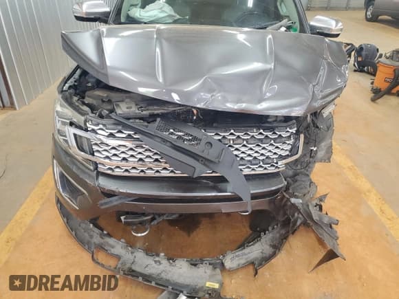 ✅ 2020 Ford Expedition Max Platinum • VIN: 1FMJK1MTXLEA06299 • Лот: 69574505. Опубликован ранее на Copart с пробегом Не указан. Бесплатный доступ к архиву аукционных продаж из США и подробный отчёт об истории автомобиля на DreamBid. Изображение 12.